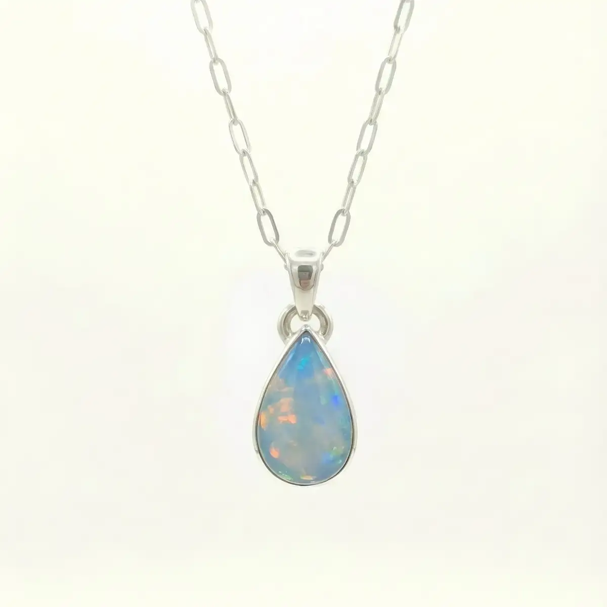 Pendentif Opale Éthiopienne Naturelle en Argent 925 – Lumière, Intuition et Émotion Pure